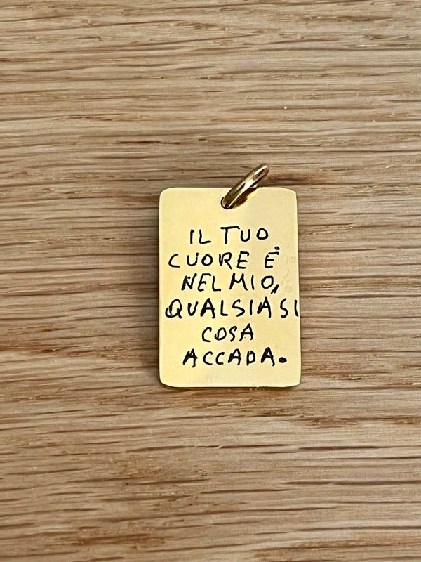 Pendente rettangolare personalizzato inciso con calligrafia placcato oro
