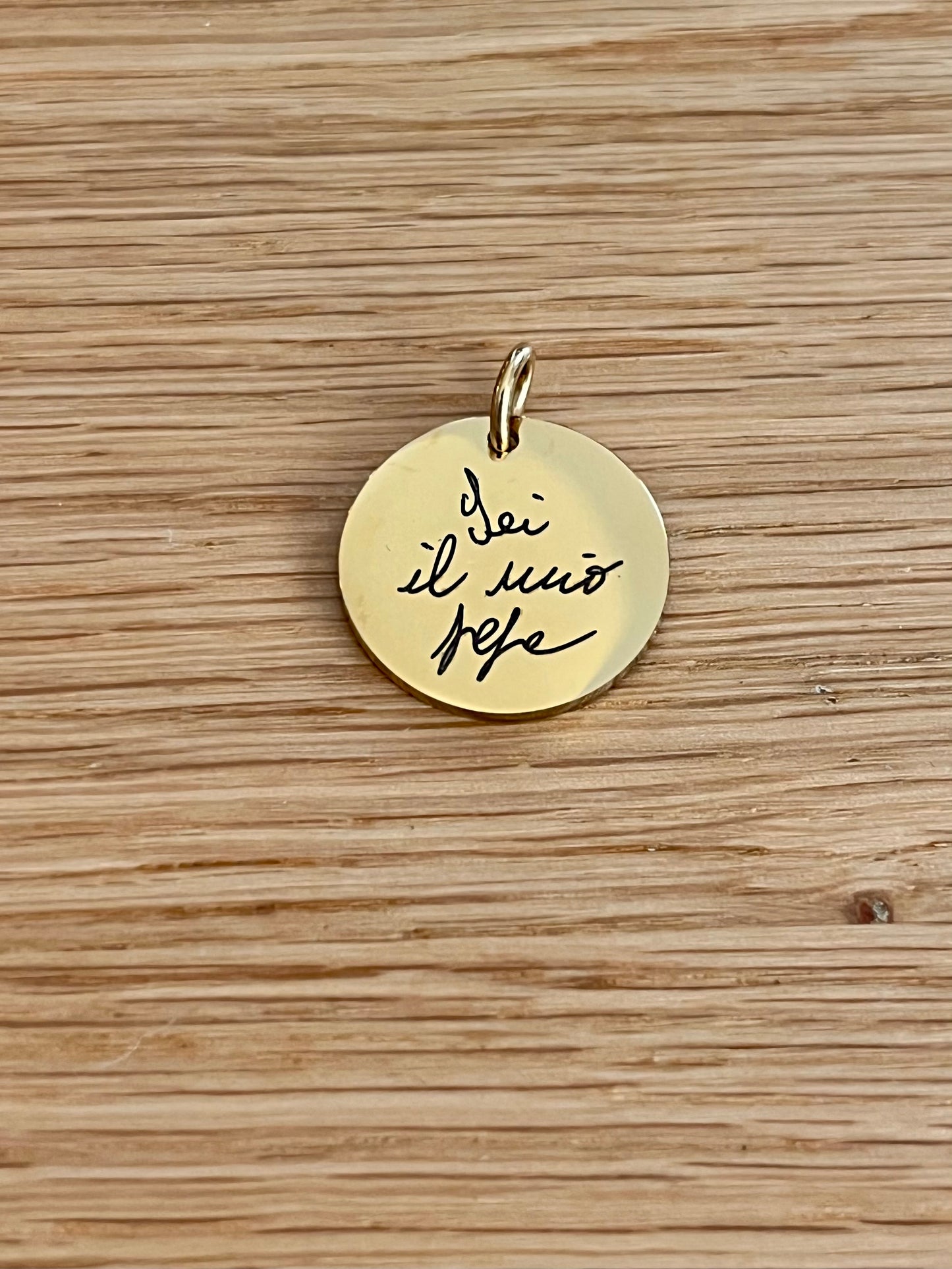 Ciondolo acciaio placcato oro personalizzato con dedica calligrafia del cliente
