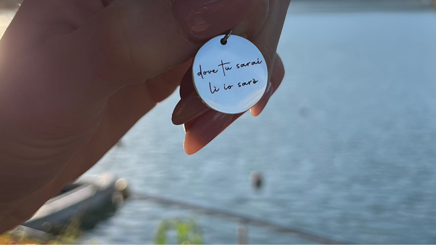 bellissimo ciondolo personalizzato con l'incisione di una dedica d'amore